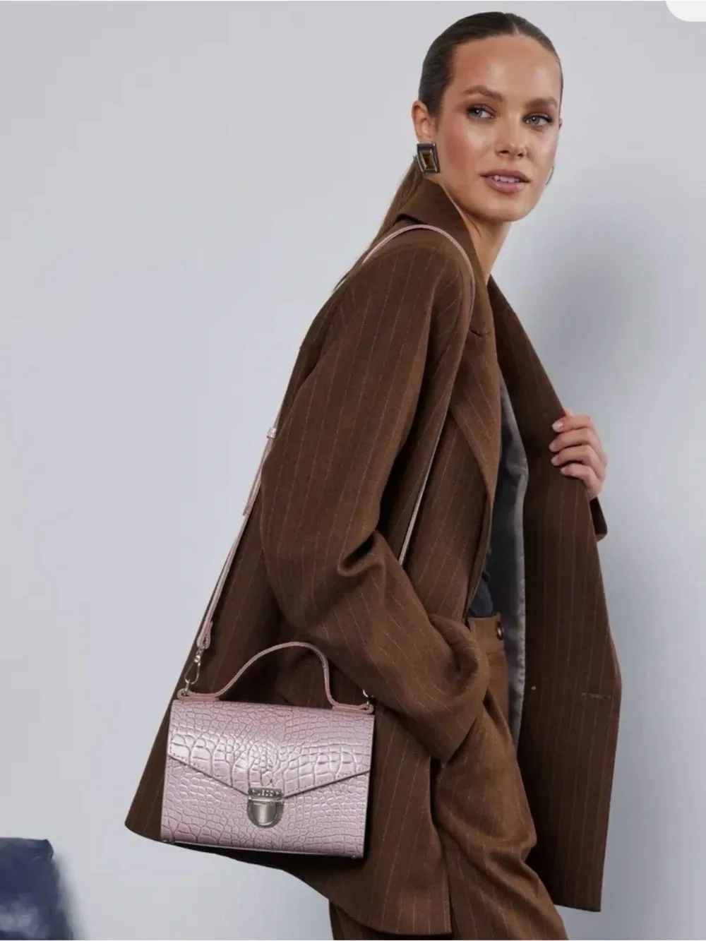 Unique Real leather and wood Croc-Embossed Pink Shoulder Bag
